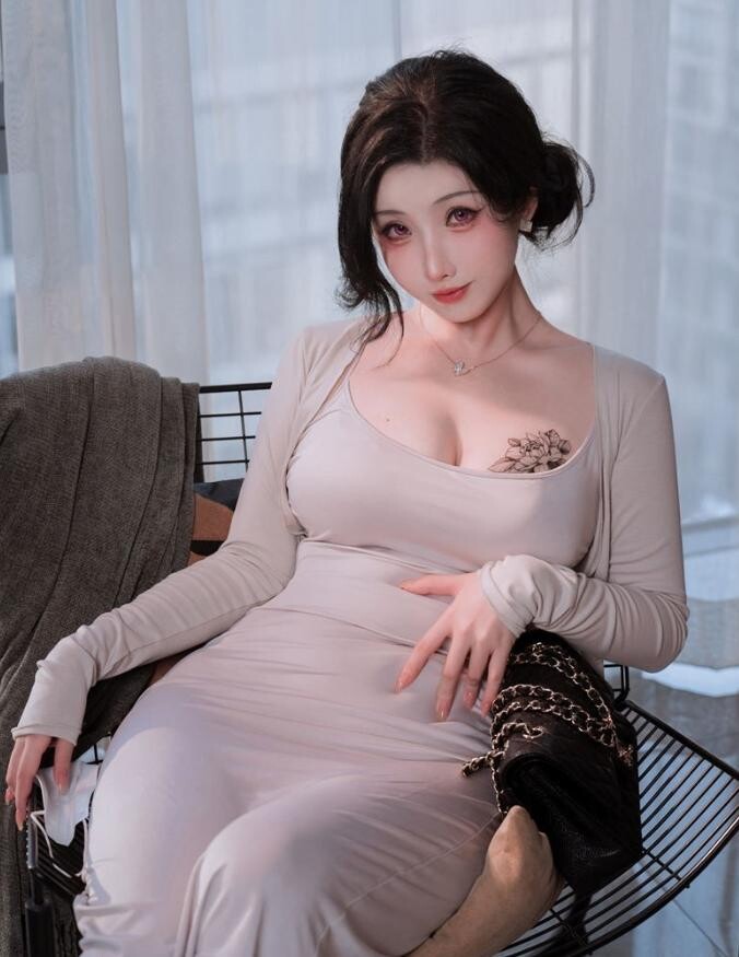 邻居家的巨乳痴女大姐姐，超极品，榨干你每一滴精液