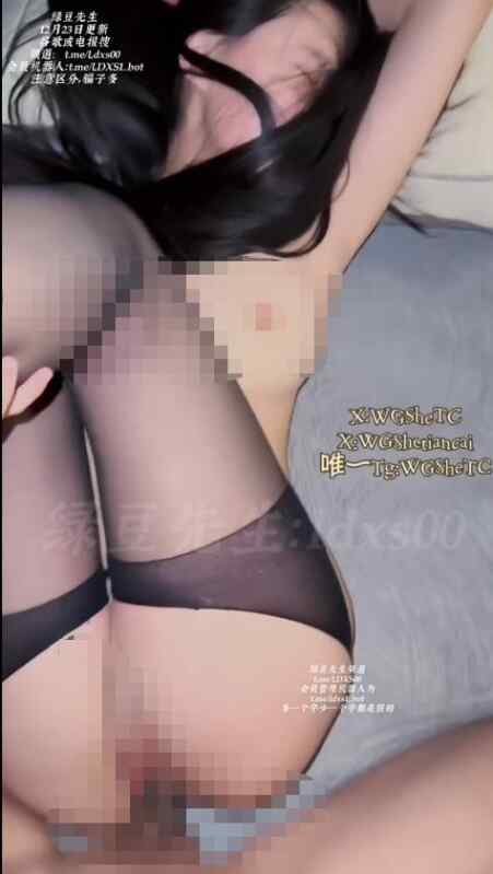 #wgshetc #弯屌博士 12月23日更新原创推特博主高抬腿上帝视角的特写抽插御姐款，身材是真好啊。黑丝加黑高。在抽插过程中简直是神来一笔。 1V 276m