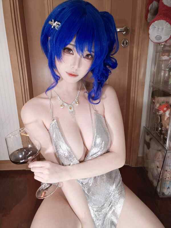 【夸克网盘】【COS】#蜜汁猫裘 - 圣路易斯_礼服自拍 #碧蓝航线 #巨乳 [16P1V]