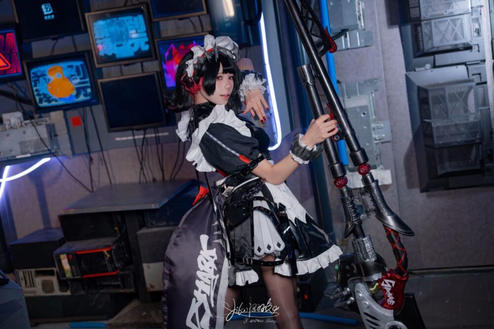 【夸克网盘】【COS】【2026.3.1】咬一口兔娘_8月作品_慵懒逐浪_艾莲·乔【79P1V_1_52GB】